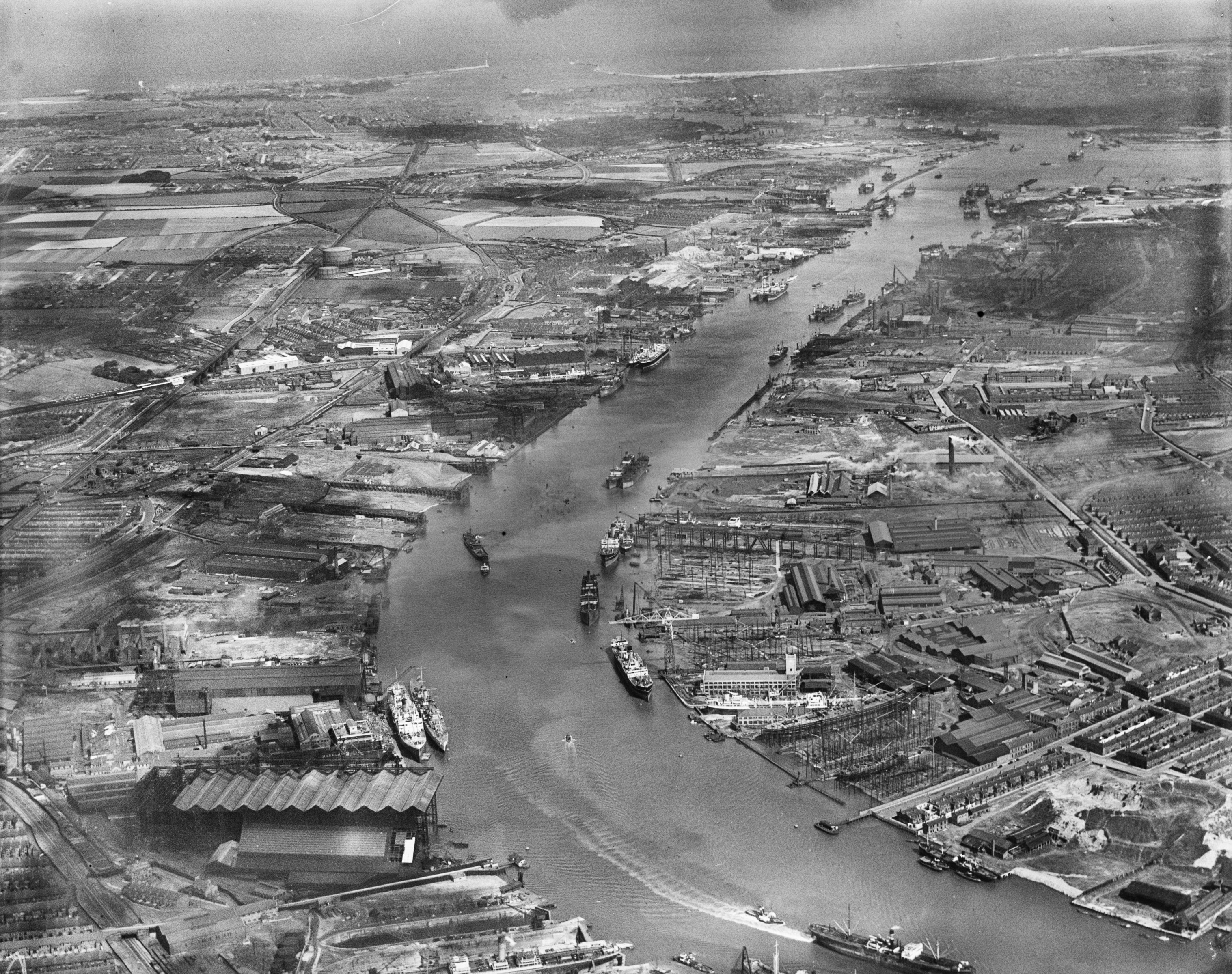 Shipyards on the River Tyne, 1935.Wallsend on the left and Hebburn on the right. Copyright: Historic England Archive.