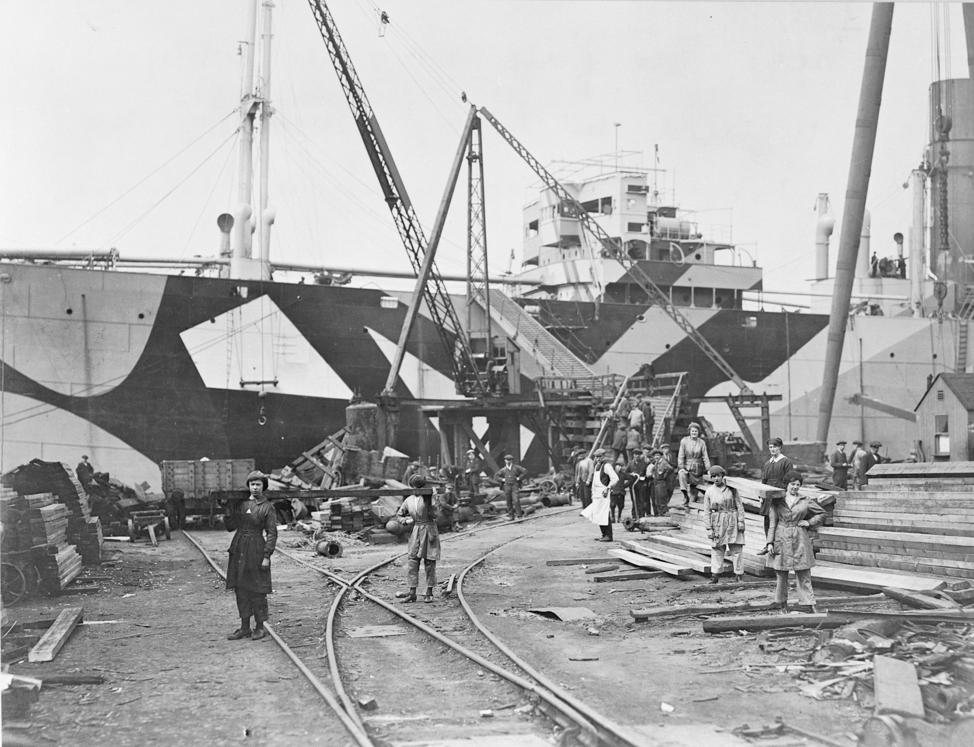 Female workers handing heavy timbers at Palmers' Shipbuilding and Iron Company, Hebburn, Tyne & Wear. ©Crown Copyright.